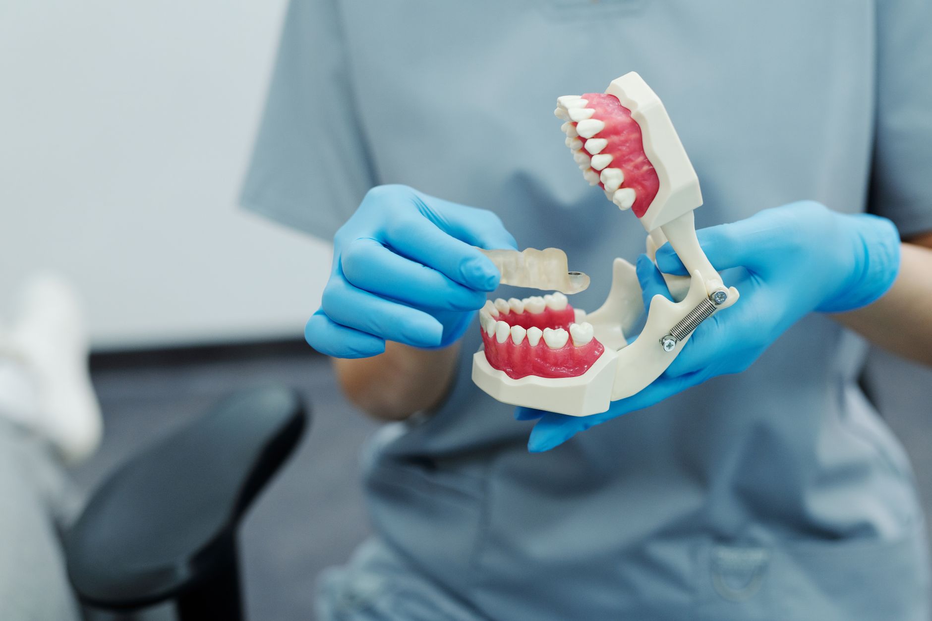 Cosmetic Dentistry vs. Orthodontics: Which is Right for You?