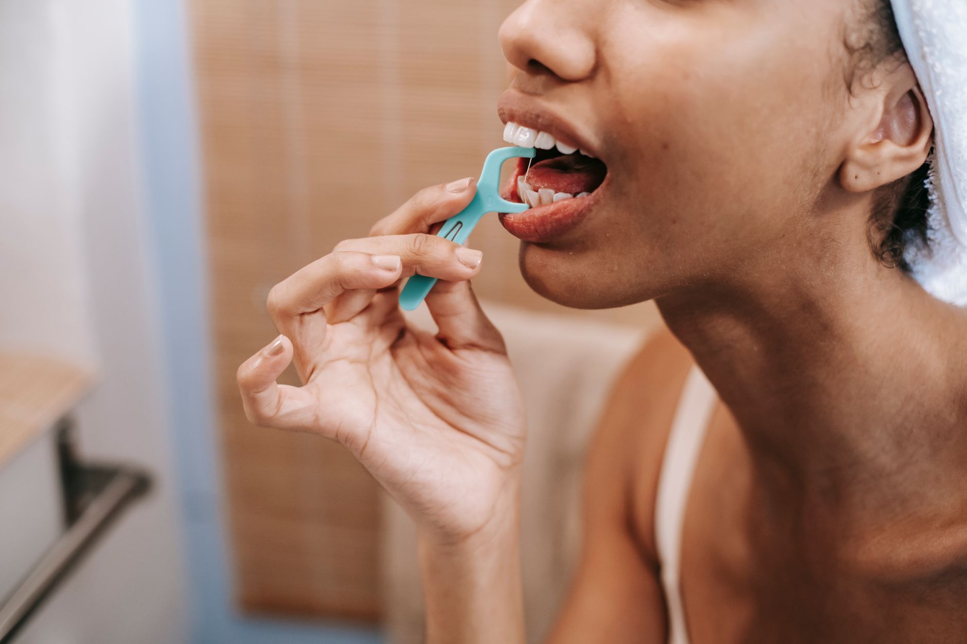 A Step-by-Step Guide: How to Floss Properly for Healthier Gums