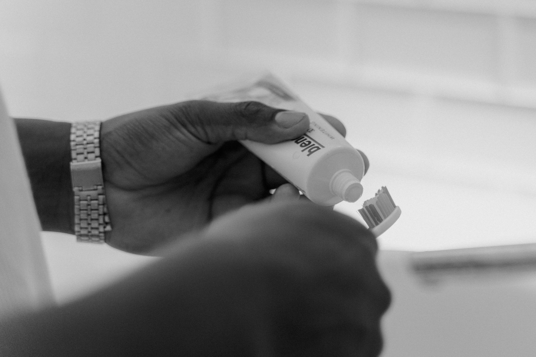 How to Choose the Right Toothpaste: Fluoride, Sensitivity, Whitening, and More